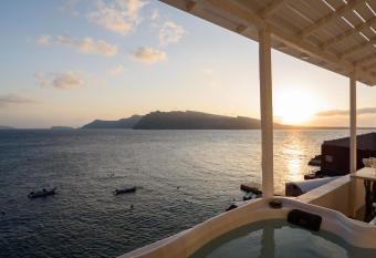 Amoudi Villas allows 18 year olds to book a room