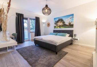 Q-FLATS Bochum-Hamme - verkehrsg  nstig und kinderfreundlich! has Balcony rooms