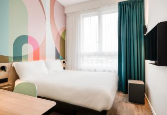 B&B HOTEL Namur allows 18 year olds to book a room