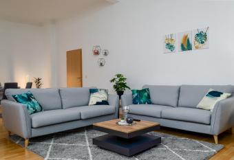 JeyFL Apartments: stilvoll-modern-ger  umig-ruhig allows 18 year olds to book a room