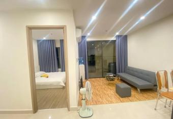 C  N H    1PN+ T   I VINHOMES QU   N 9 has Balcony rooms