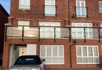 `isimi Ashford Kent [ Modern New Built 4 Bedroom House ] has Balcony rooms