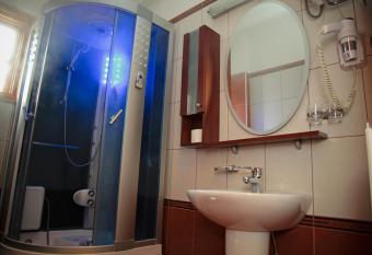 Archontiko Metsovou Luxury Boutique Hotel has rooms with a private hot tub