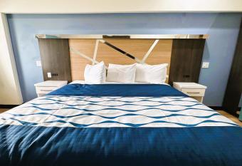 La Vyoma Villas, Westpark Hwy 6 has rooms with a private hot tub