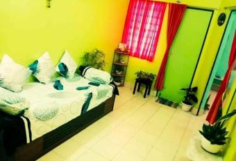 BhoboGHURE HomeSTAY Santiniketan has Balcony rooms