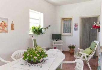 Villetta Rosaria has Balcony rooms