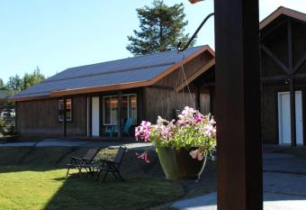 Family Cabin Unit 9 allows 18 year olds to book a room