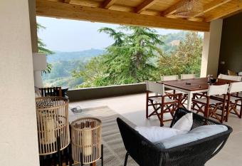 Dimora Ro   allows 18 year olds to book a room