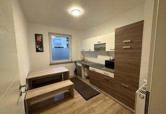 Dreizimmerwohnung mit K  che und Bad f  r 7 G  ste allows 18 year olds to book a room