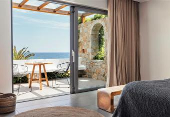 Minos Palace Hotel & Suites - Adults Only allows 18 year olds to book a room