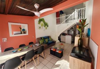 appartement KER-EOL Sainte-Anne avec piscine has Balcony rooms