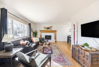 The Mountain Retreat at Palmer Park has Balcony rooms