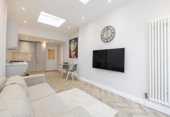 2 bed flat -Zone 1-4 London allows 18 year olds to book a room