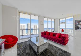 DREAM-SKY MANSION 3DBR and 3BA LUXURY PENTHOUSE has Balcony rooms