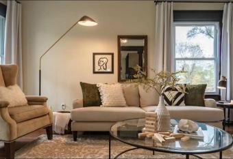 Stunner close to East Village allows 18 year olds to book a room