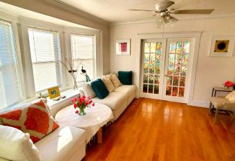 Near Train Station Gorgeous 3-Bedroom Apartment with Patios has Balcony rooms