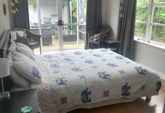 Robert ST Newlands has Balcony rooms