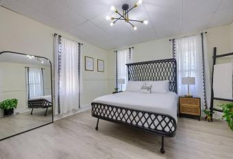 Delightful Small Town Escape     Sauna & Parking has Balcony rooms