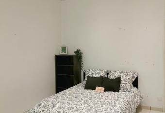 Le lumineux T2 70m2 A2 pas gare/tramway has Balcony rooms