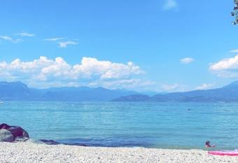 monolocale vicino lago di Garda allows 18 year olds to book a room