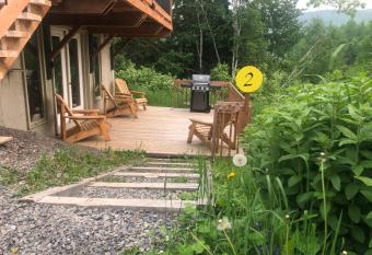 Chalets les chanterelles de Forillon has Balcony rooms