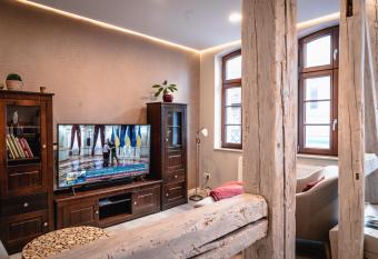 Apartment am Markt allows 18 year olds to book a room