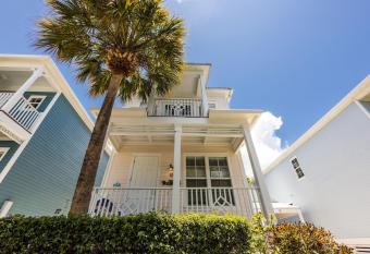 Casa Blanca @ Islamorada. Beach/heated pool. Kayak/paddle to sandbar. Best restaurants has Balcony rooms