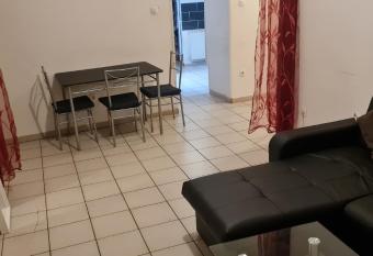 Fabuleux t3 refait    neuf avec cour int  rieure has Balcony rooms