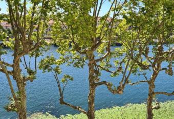 Porte du Vieux Lyon 2, le long du quai has Balcony rooms