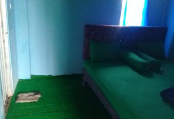 Penginapan PUTRI KEMBAR has Balcony rooms