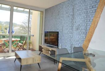 Le Sof Paradis Grand T2 sur la plage des Lecques has Balcony rooms