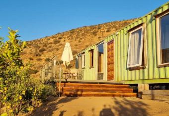 Altos de Curacavi allows 18 year olds to book a room