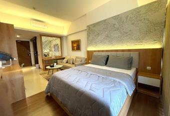 Ruby Apartment #8 has Balcony rooms