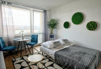 Moderny byt, 300 m do centra mesta has Balcony rooms