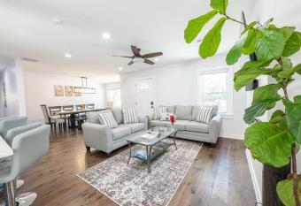 Spacious house on the hill has Balcony rooms