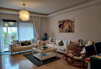 CONFORT HYGIENE E SECURITE. allows 18 year olds to book a room