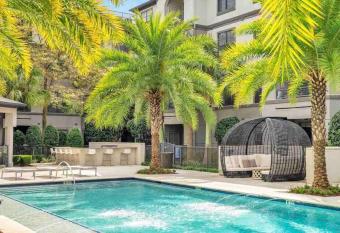 Med Center/Downtown Houston Luxury Apartment has Balcony rooms