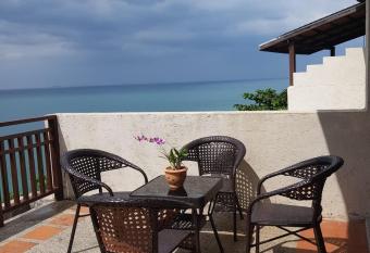 Lanta Sunset Seaview villa 8 has rooms with a private hot tub