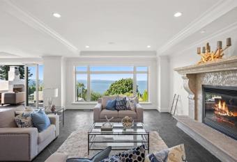 Crescent beach deluxe house allows 18 year olds to book a room