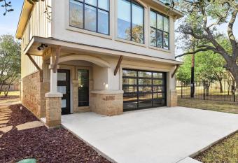 Peaceful Hill Country Oasis allows 18 year olds to book a room