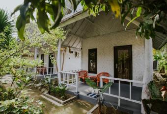 Fullmoon Bungalows has Balcony rooms