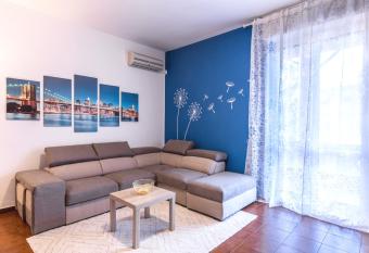 Smemoralda [Metro M1 200 mt] Spazioso Trilo con terrazzo has Balcony rooms