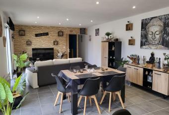 chez Aline has Balcony rooms