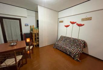 Monolocale con corte privata allows 18 year olds to book a room