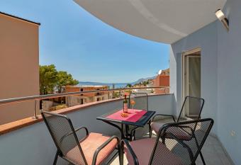 Villa Juric 2 has Balcony rooms