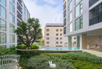 Ivory Ratchada-Ladprao Huai Khwang Night Market has Balcony rooms