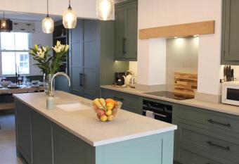 Modern Townhouse in the heart of Beaumaris has Balcony rooms