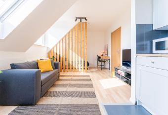 Helles modernes Studio m. K  che, Nahe Uni allows 18 year olds to book a room