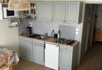 Appartement Les angles has Balcony rooms