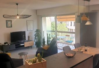 Superbe appartement centre ville Avenue Victor Hugo allows 18 year olds to book a room